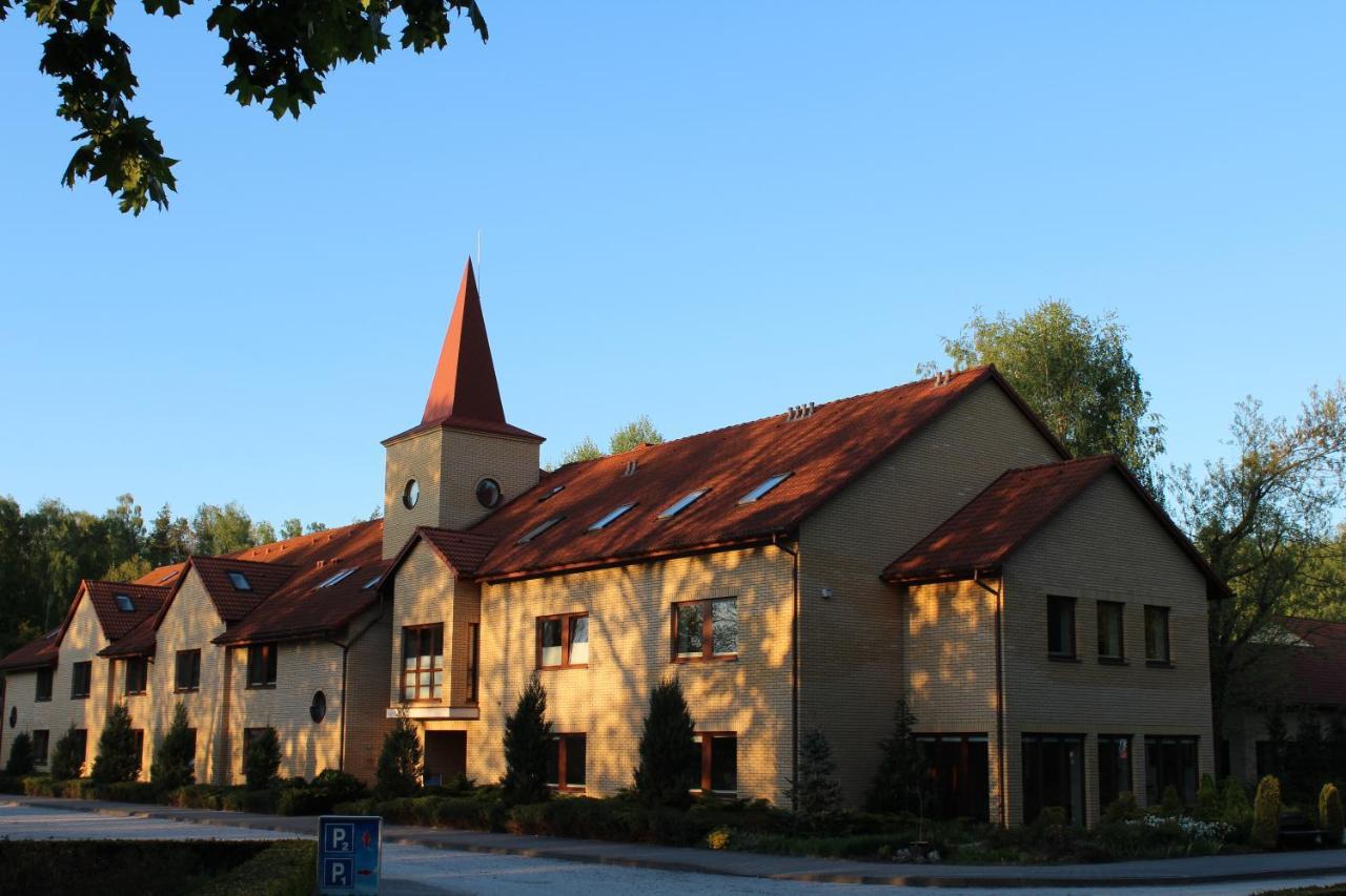 Hotel Uroczysko Porszewice - Osrodek Konferencyjno-Rekolekcyjny Pabianice Exterior foto