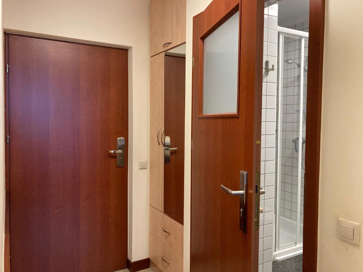 Hotel Uroczysko Porszewice - Osrodek Konferencyjno-Rekolekcyjny Pabianice Exterior foto